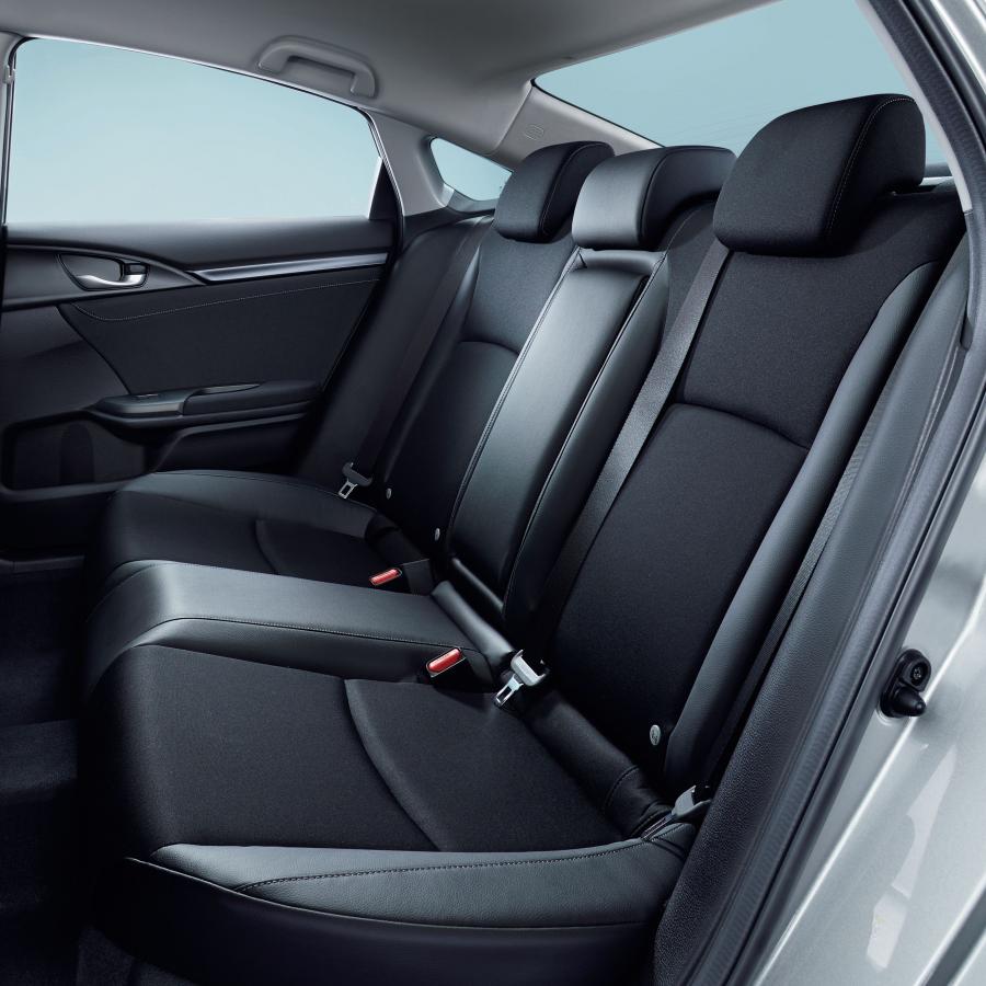 Интерьер Honda Civic Sedan (FC) 2019 года  (JP) (фото 6 из 13)